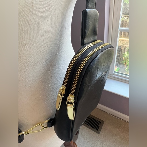 Black Leather Crossbody Travel Bag - Picture 8 of 15